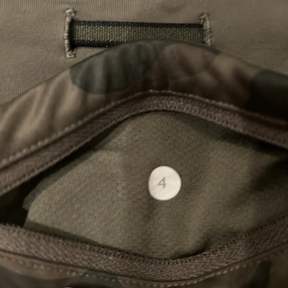 Lululemon Cropped Camouflage Like New Mid Rise Leggings - Picture 10 of 10